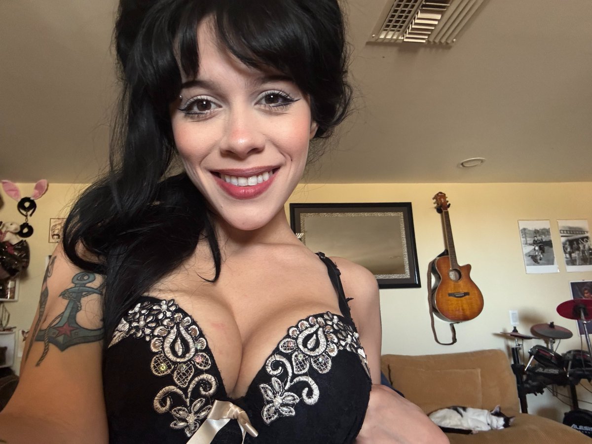 Ivory💦 tweet media