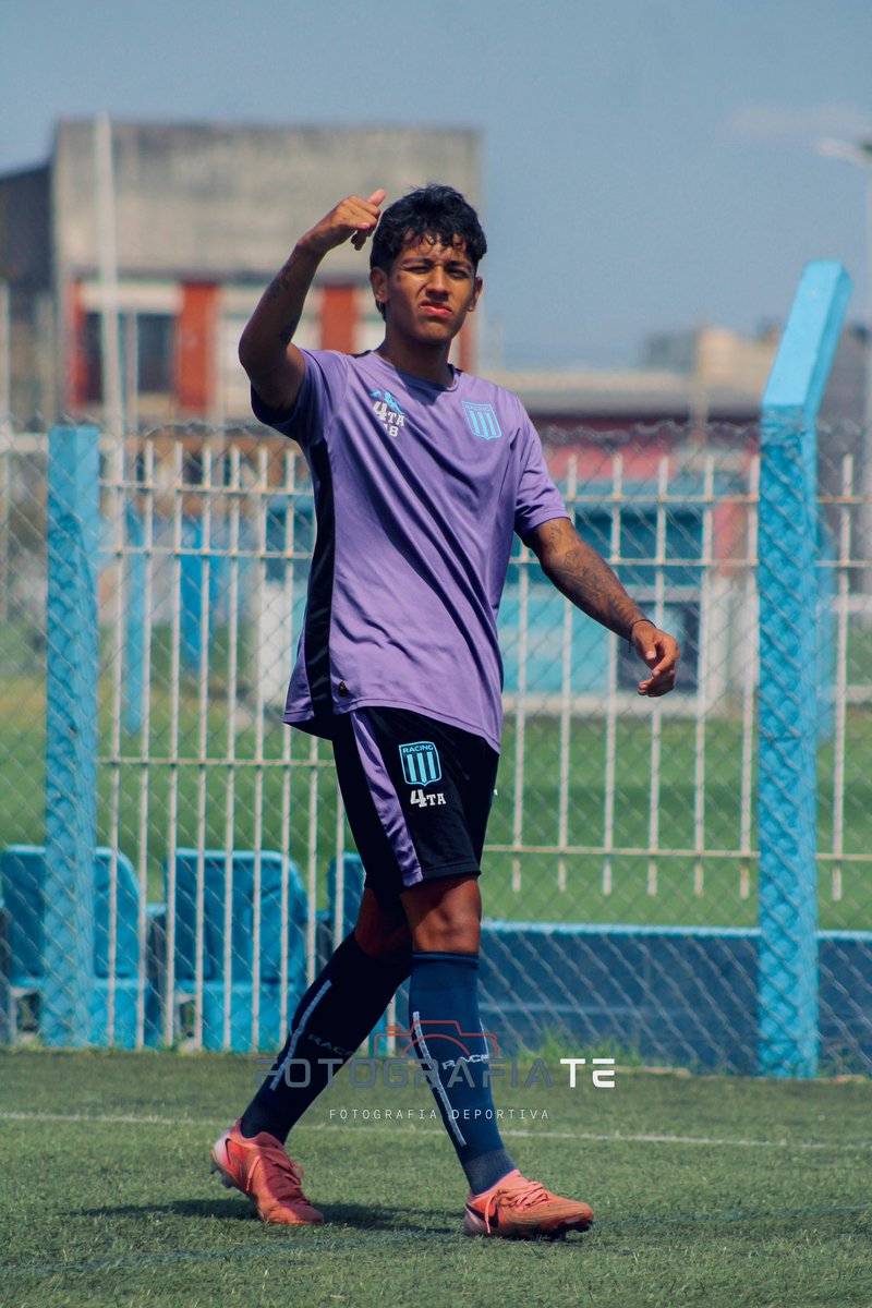 guilloarango's tweet photo. 🇦🇷 Juan Camilo Trujillo, interior derecho categoría 2007, es nuevo jugador de @RacingClub

✍🏻 El mediocampista llega procedente de Incauca FC y se incorporará inicialmente a las divisiones inferiores de la Academia. https://t.co/nas92nEZ6J