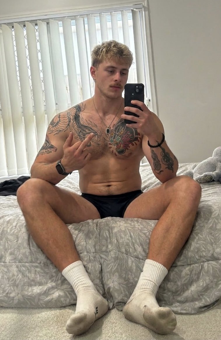 I know you missed these dirty socks and this perfect fucking body 😈

Been busy living my best life and spending your hard earned cash, but Im fucking back and ready to take whats mine. 

Get in my Dms cash whores 🖕🏻