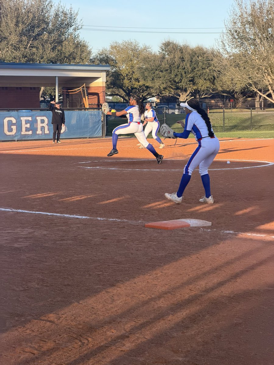 Elizabeth Charba Muras tweet media