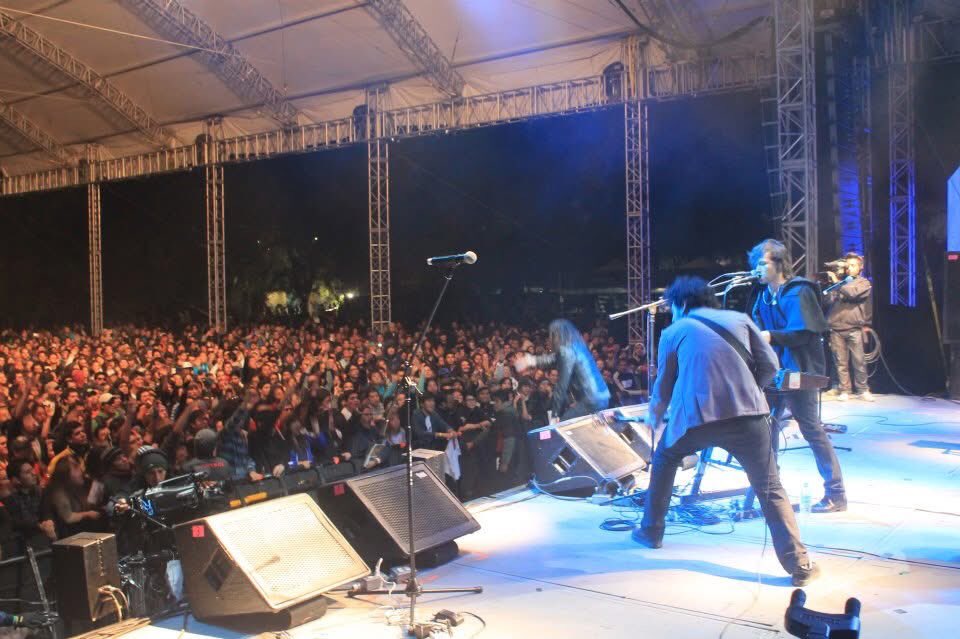 DAPUNTOBEAT's tweet photo. #Dapuntobeat/EnVivo y En Directo 
#ViveLatino momentos!
Casa Completamente Llena!
#ElectroPhunkRasposo 
Futuro/Pasado https://t.co/7F9xrH8R6c