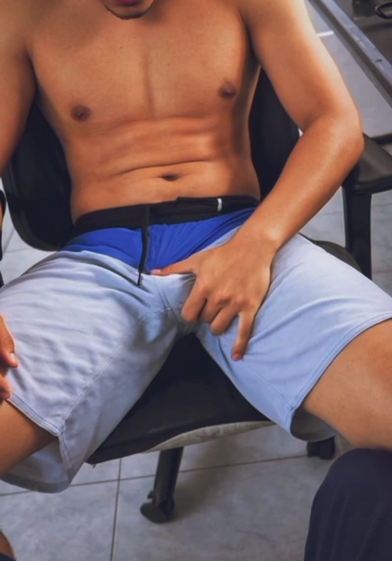 novinho de bermuda Tactel 🤤🫦 tweet media