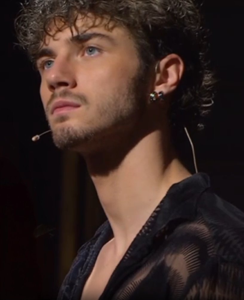 OneVanix tweet media