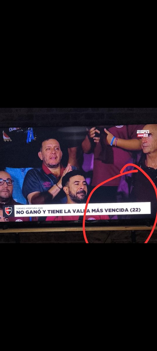 Centralomuerte8's tweet photo. Valla más vencida 22
Están destrozados https://t.co/SLEuJR3kAj