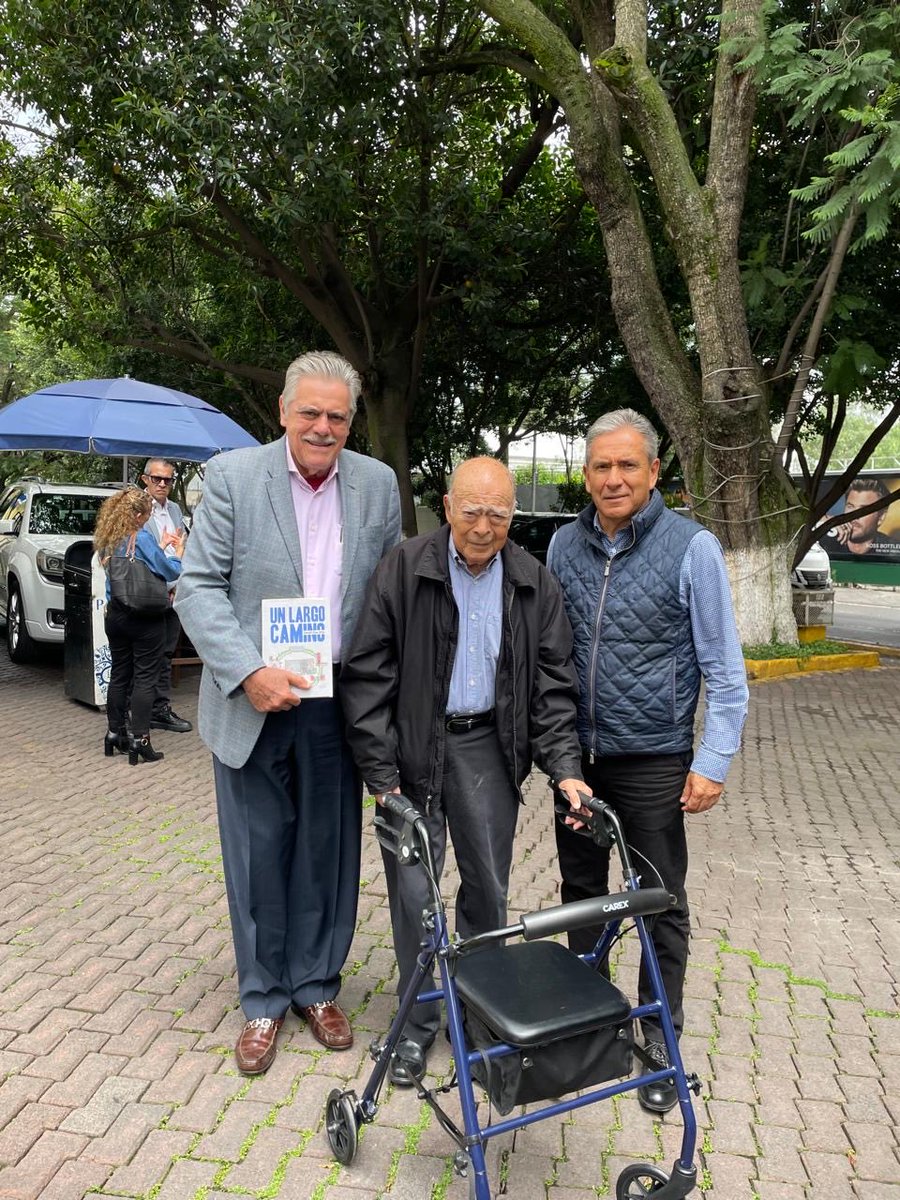 Ing Daniel Díaz Díaz; ex Srio de la SCT, ex Dip Fed, ex Dir de CaPuFe entre otros y michoacano distinguido, mi ex Jefe y querido amigo; hoy cumpliría 92 años; excepcional mexicano, lo recordamos con mucho cariño.