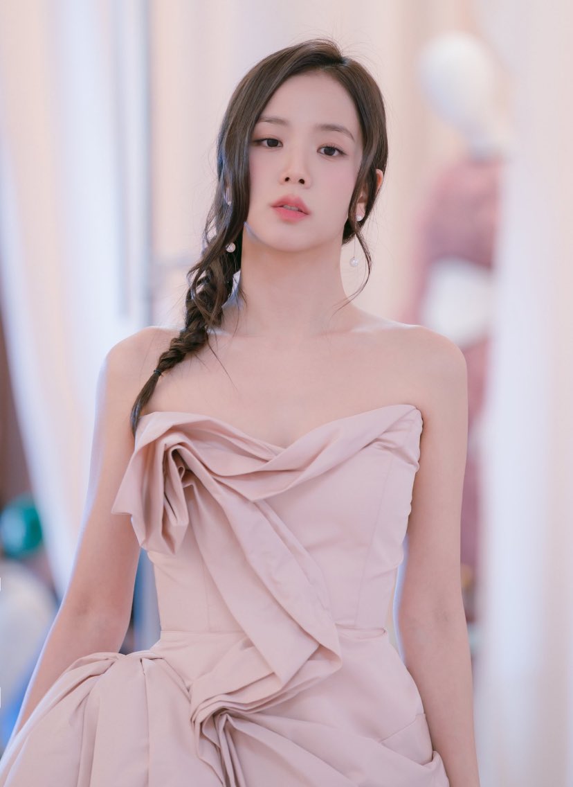 jisoo pics tweet media