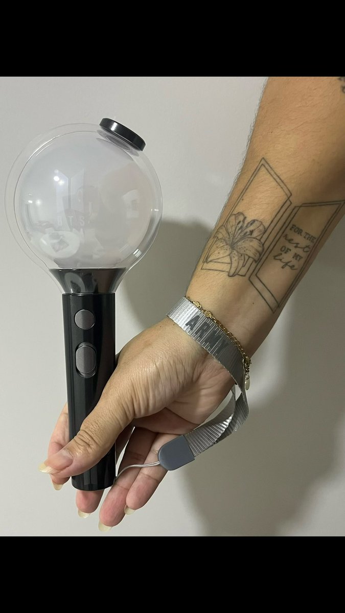 AlineMiguel's tweet photo. @santander_br meus idolos resolveram fazer o Comeback deles no dia do meu aniversário… Mas sabe o que seria perfeito? O Santander me levar para assistir o show deles em outubro… ME LEVA PRA VER O BTS… Melhor presente de todos… #SemanaDoFãSantander  JÁ TÔ PRONTA. https://t.co/oacwI0bBKs