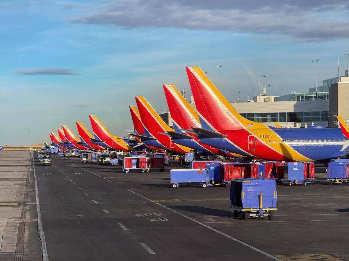 MortonVisuals's tweet photo. Ok @SouthwestAir, let’s get to #DAL! Looking forward to another work week in #Dallas! #Southwest #IflySWA https://t.co/tC8v8zxKue https://t.co/JrJA6GHXeI