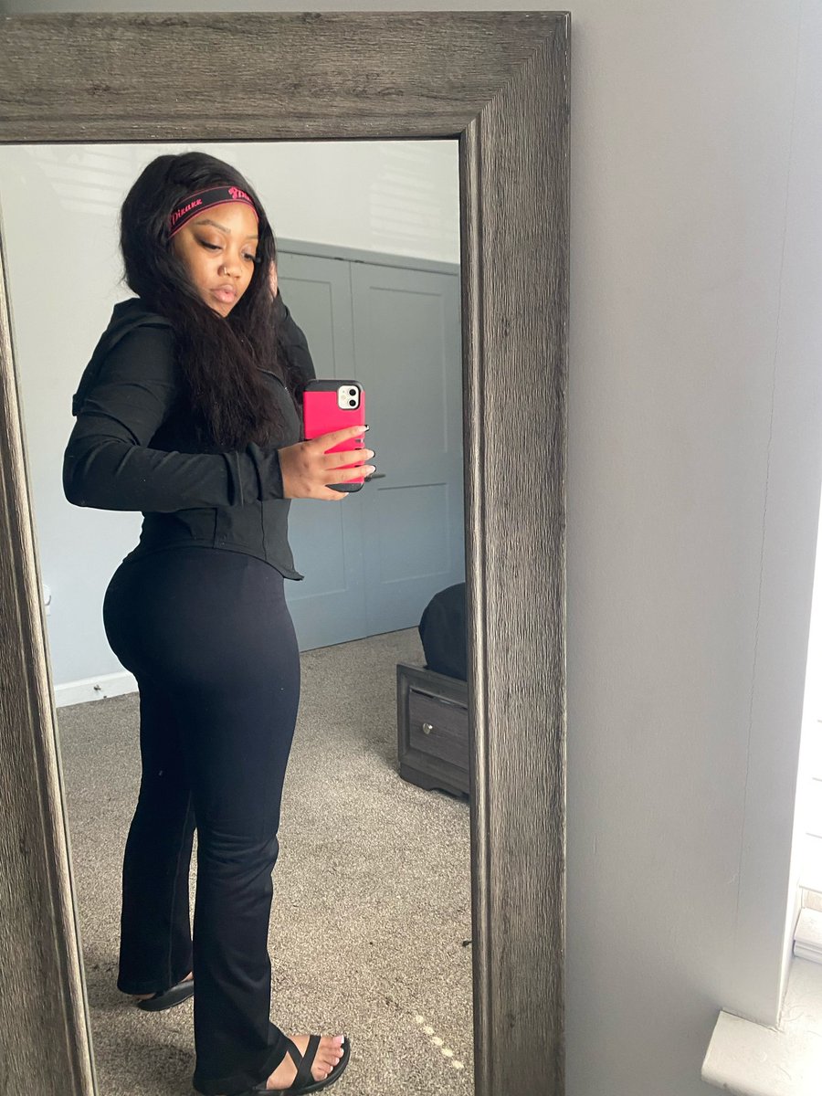 TheRealAriKari tweet media