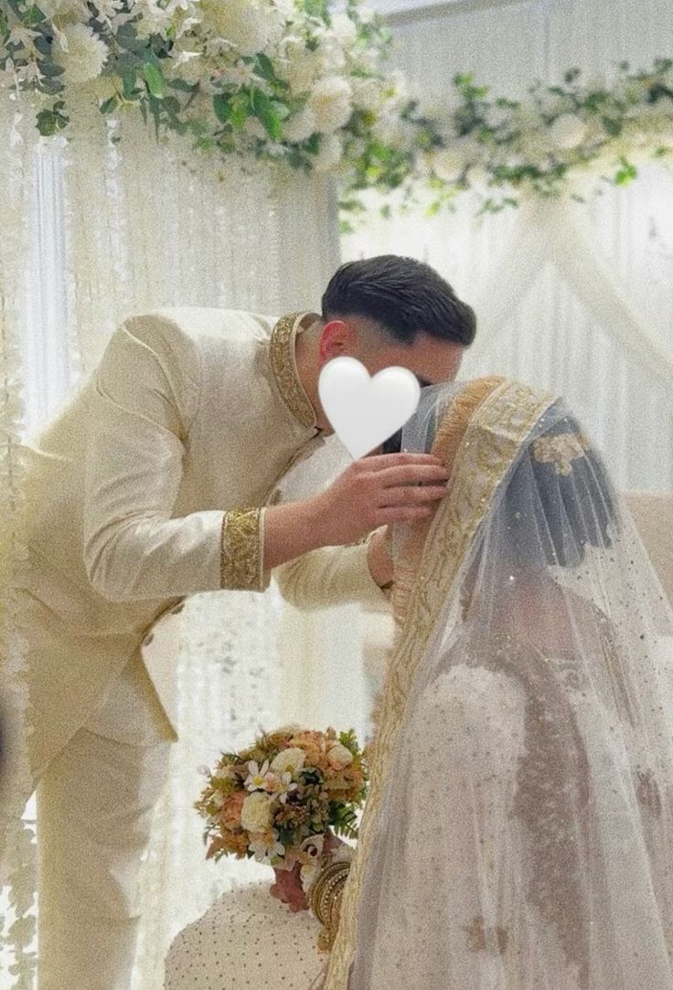Pyari_Sanam_07's tweet photo. حوس کی وادیوں سے دور حیا کی چادر میں ہم کسی سے ملیں گے اصولِ شریعت کے مطابق https://t.co/LCbkmlQ3TY