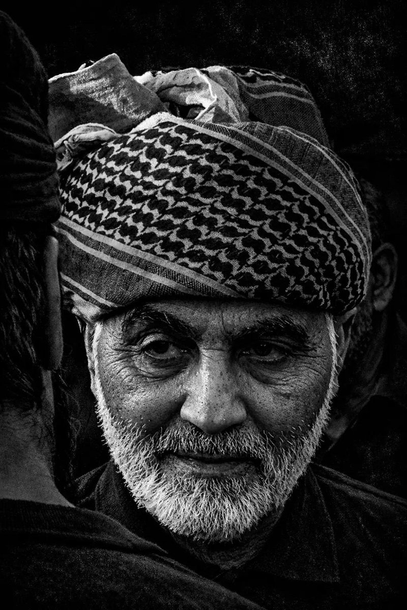 مكانك خالي ياخوش الزلم ، ياحيد
طفح بركانها ومثلك الحومة ، تريد
بالحاضر بكلهن وسفه هسه ، بعيد
گلوله اگعد صارت عِيله 
#الجنرال_العظيم