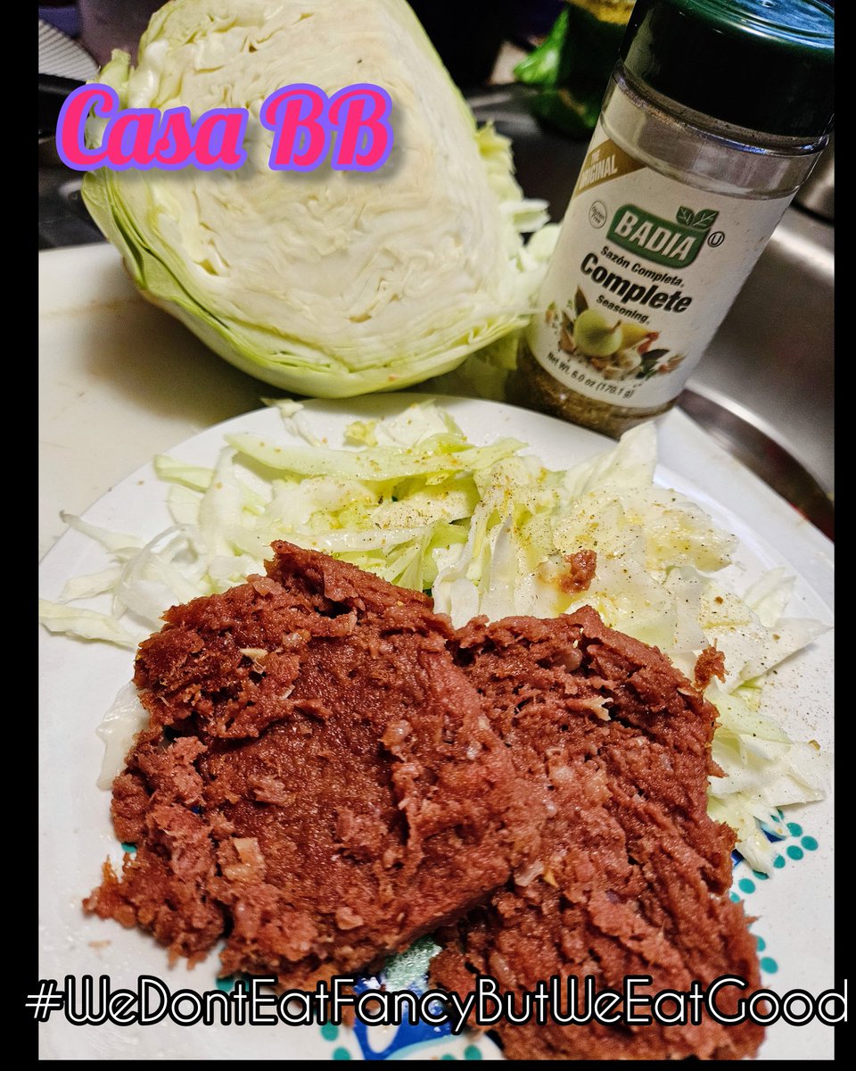 BBabushka's tweet image. Dinner at Casa BB ~ 
St. Patricio style ☘️
Corned beef &amp;amp; cabbage… with a little Sazón, porque BB do bland?

 JU SO FONII!! 🪭

#Cubanstyle Col with olive oil y @BadiaSpices 

#CasaBB
 #LoBuenoStartsWithB
#SpanglishSazon #WeDontEatFancyButWeEatGood