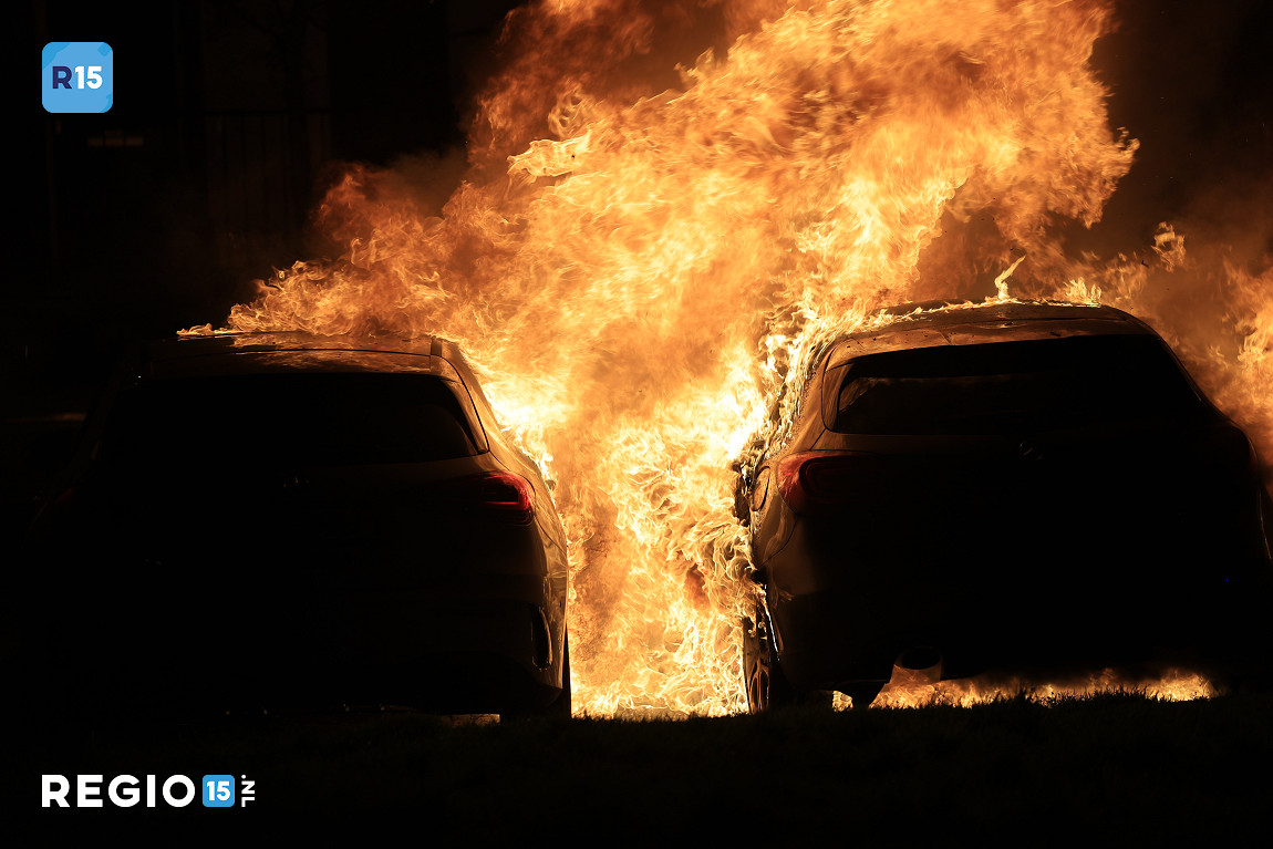 112 melding Auto in brand aan Van Der Lelijstraat in Delft