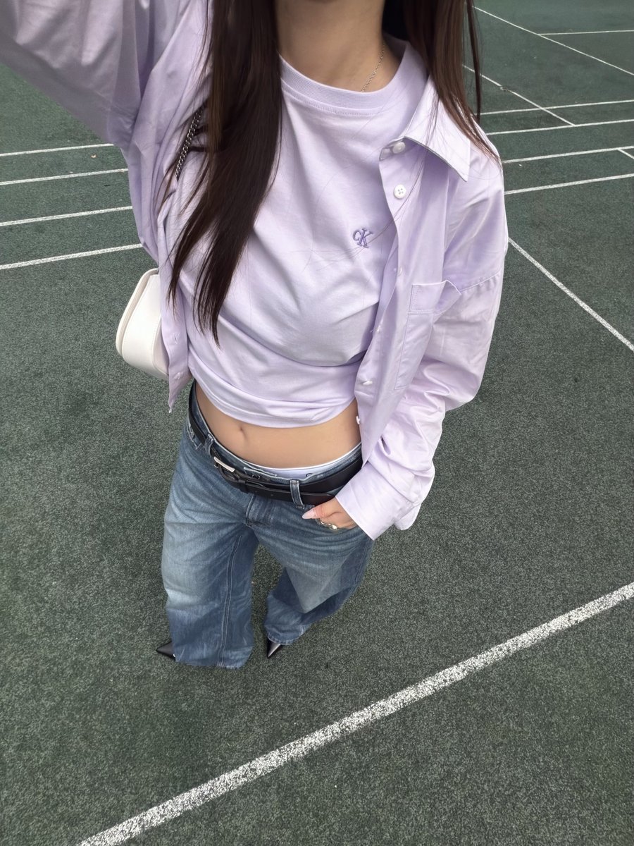 #광고

💜 보라색 좋아하는 사람들 집합~! 💜

캘빈클라인에 이렇게 예쁜 퍼플 제품 있는 거 알고 있었어? 🙋‍♀️
은은한 연보라컬러라 꾸안꾸 출근룩으로도, 친구 만나러 갈 때도 너무 좋지 않아...? 🥹💜

나 옷 못 입는데 사진처럼 입으면 완전 멋쟁이 될 거 같애... 나중에 트친들이 캘빈클라인 연보라