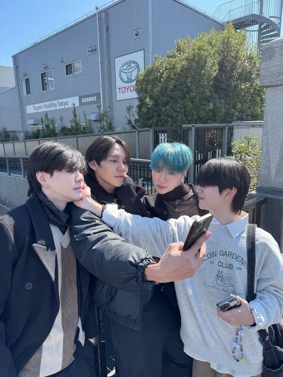 ไม่ใช่เดือนเหงาแต่เป็นเดือนหนาว tweet media