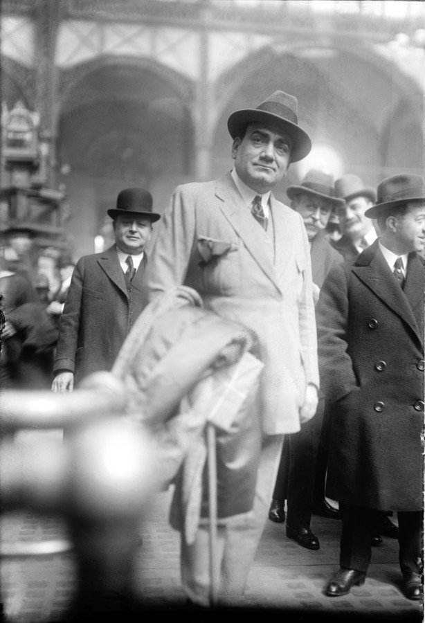 Roger-Viollet tweet media