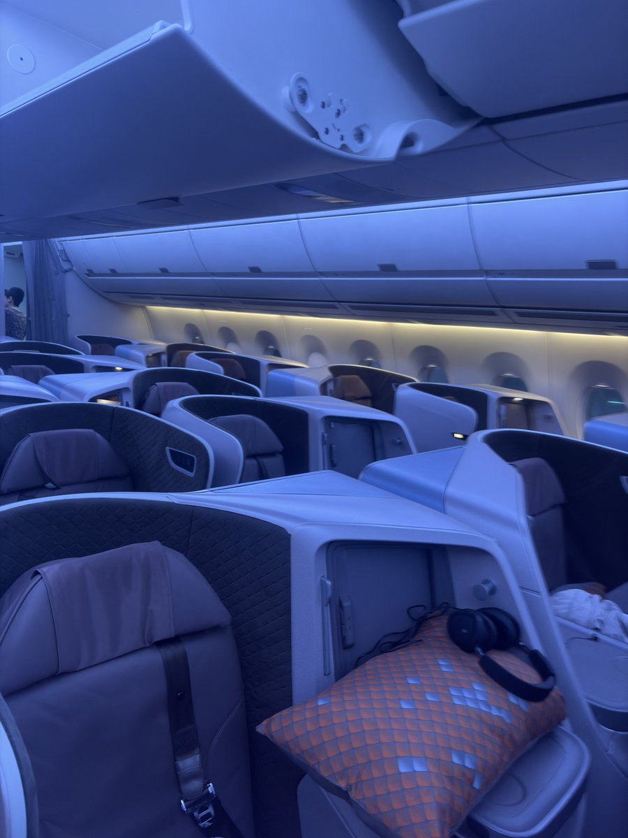 LoveStarAllians's tweet photo. シンガポール航空
SIN→DPS
ビジネスクラス
BKK出発が、朝早かったので、食後はフルフラにして爆睡...
#シンガポール航空 #ビジネスクラス
#singaporeairlines #バリ島 #denpasar #bali #flysq https://t.co/EDUENi8eVL