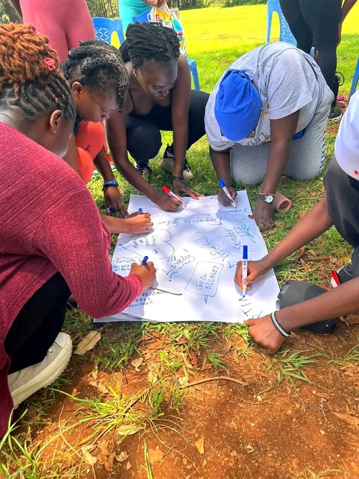 feminist_centre's tweet image. "Team building &amp;amp; self-care vibes . Prioritizing wellness, joy &amp;amp; connection. Because when we're well, our movements are stronger! Thanks FemPeace for support #FeministWellness #TeamCare"
