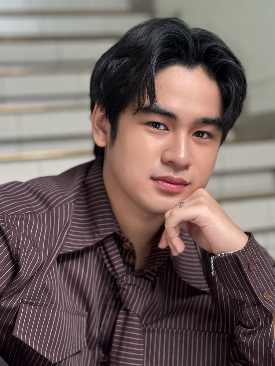 this young man is so charming and appreciative.
kaya hindi nakakasawang bigyan ng gifts kasi laging thankful kahit maliit na bagay.

MIGUELV SERVED SPOTLIGHT