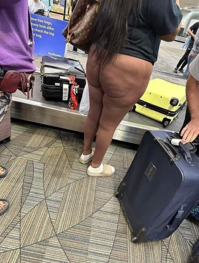 "Me at the airport:
Her: wearing skin leggings
Me: respectfully malfunctioning
The ankles: "we're still here bro"
STOP THIS NOW!"💀