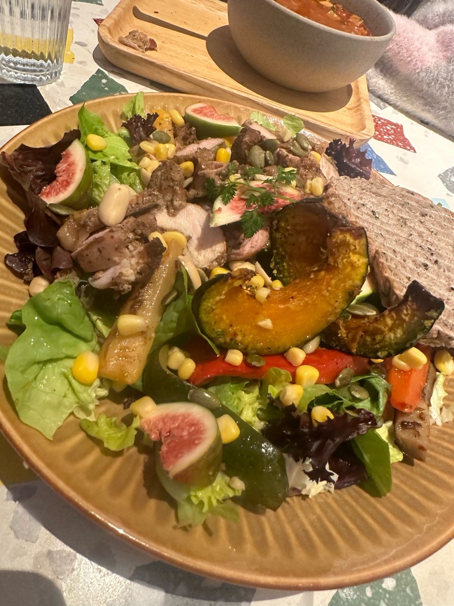 AviNazxooa's tweet image. Quick weekday lunch! Grilled chicken, quinoa, roasted veggies, and a zesty lemon-tahini drizzle. Healthy, filling, and ready in 20 mins  #WeekdayMeals #QuickBite #HealthyLunch