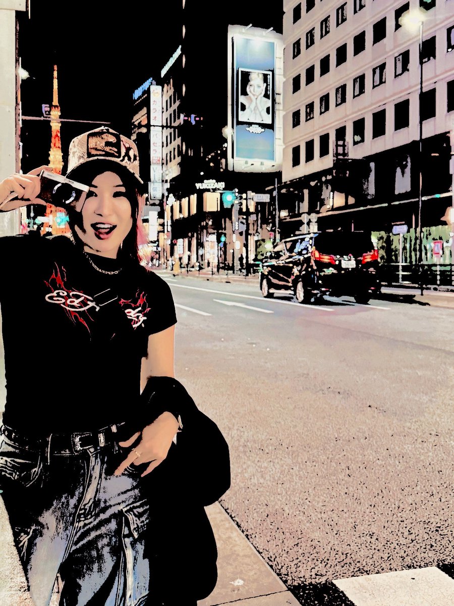 𝐎𝐕𝐄𝐑 𝐓𝐇𝐄 𝐌𝐎𝐎𝐍. tweet media