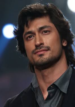 JoshiBh42078072's tweet photo. @AdityaDharFilms a spy thriller with Vidyut Jammwal would redefine Indian action cinema.
Raw. Real. Ruthless.
#SpyThriller #VidyutJammwal #AdityaDhar #ActionCinema #IndianMovies #NextLevelAction https://t.co/OAuoAWlnTw