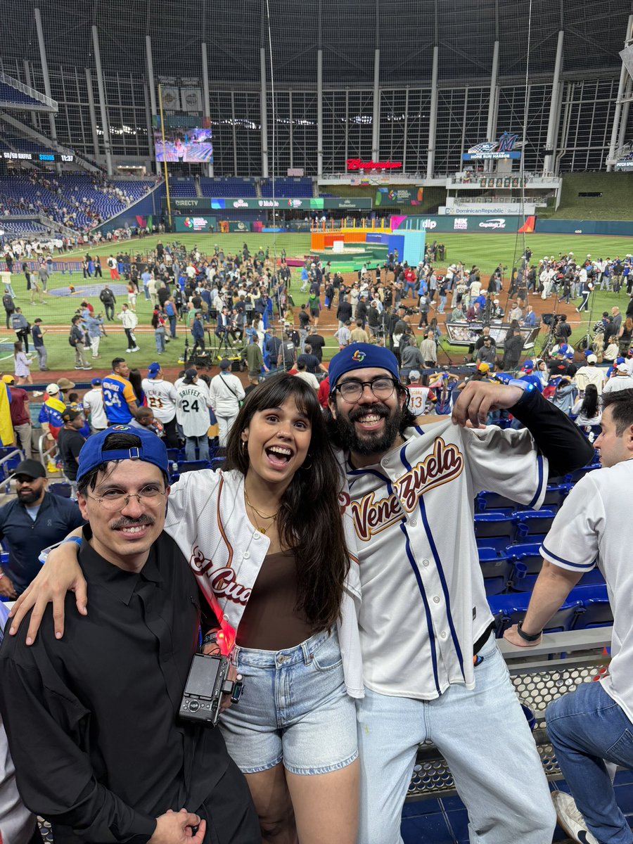 Estefanía León tweet media