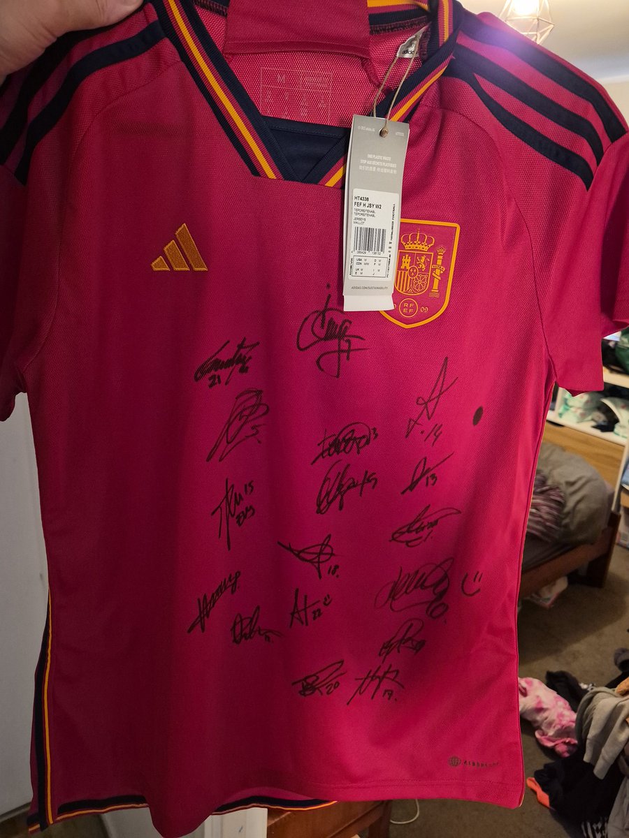 I obtained this signed shirt by the WC winning spanish women's side.
Is it worth anything?