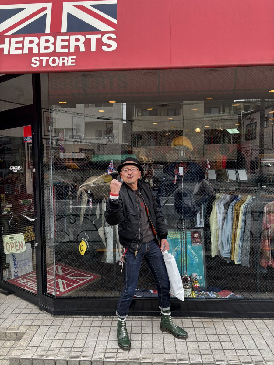 NEVERTRUST tweet media