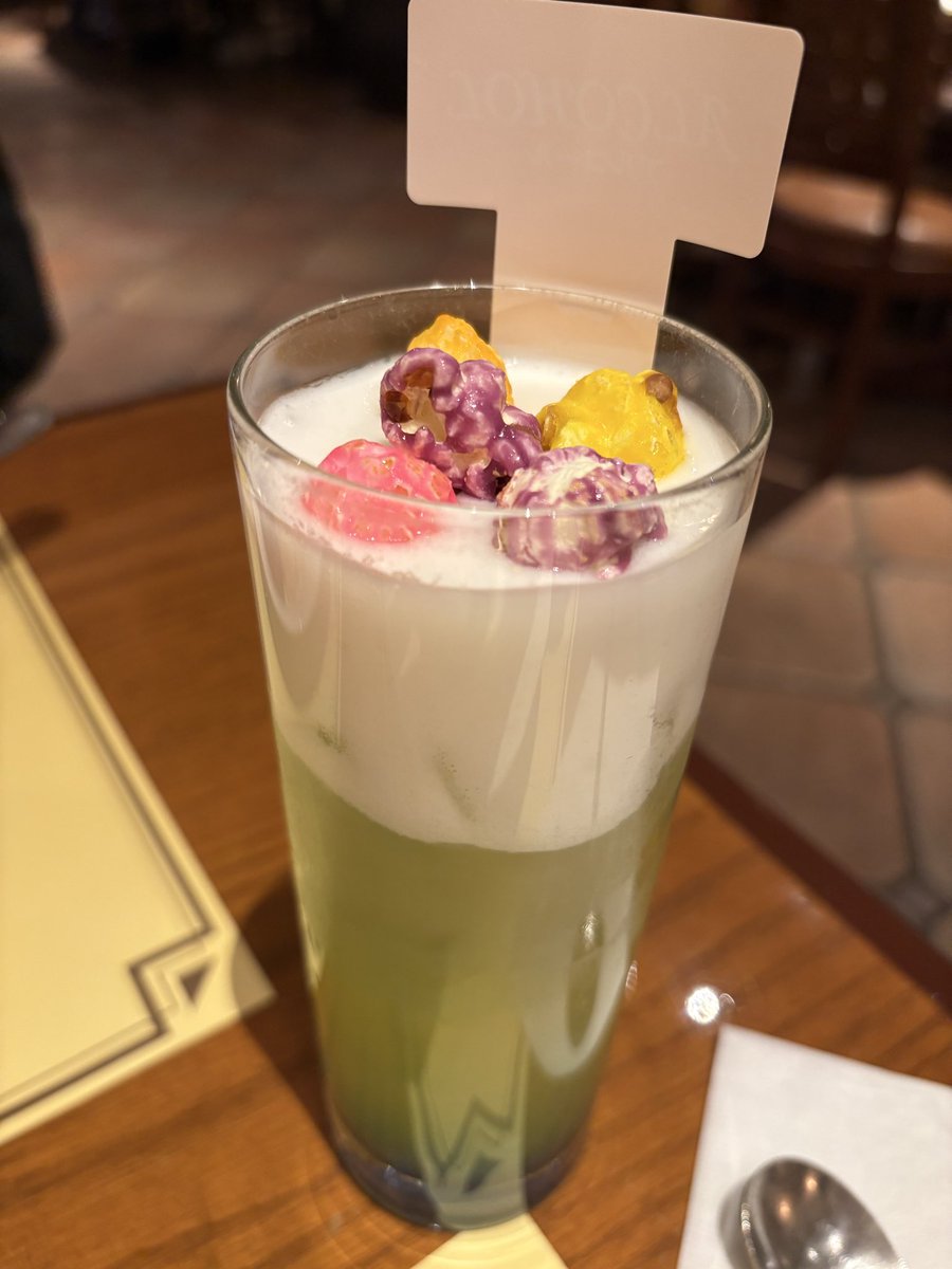 usjLOVE_KAWAII's tweet photo. ポップコーンカクテルめっちゃ美味しかった😋
甘いお酒好きな人オススメです！！！
 #USJ  #USJファン https://t.co/x3zZXe8WXw