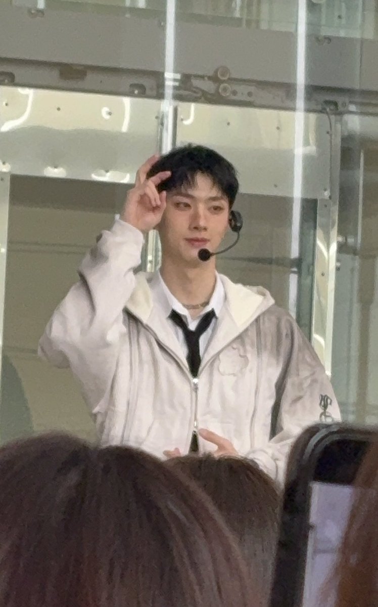 무.. tweet media