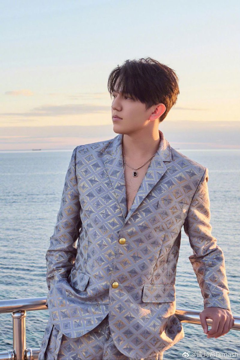 Girl Stranger tweet media