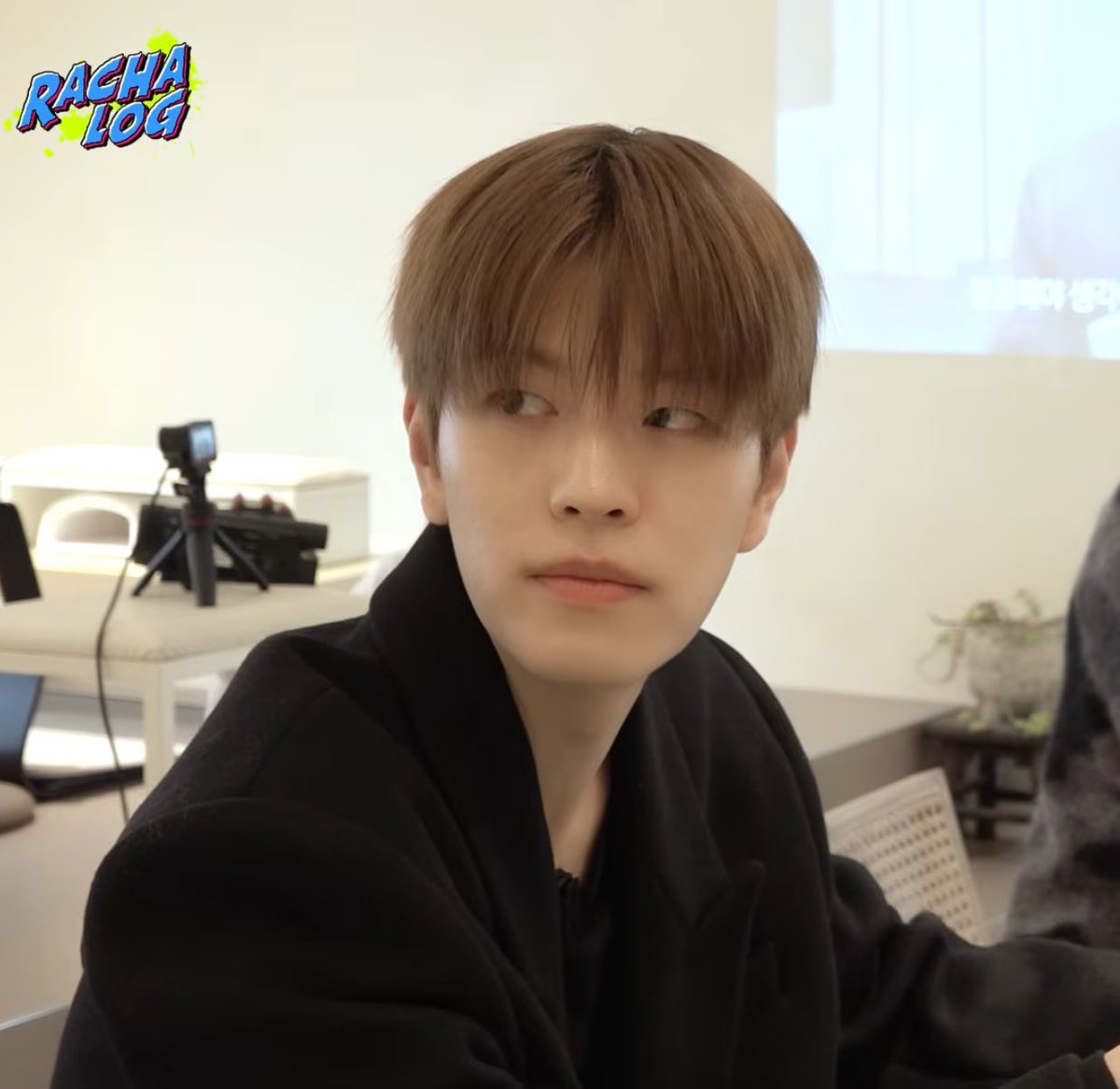 seungpymin's tweet photo. how do i begin explaining how much i love and miss kim seungmin to the point where i think im gonna suffocate from this overwhelming feelings https://t.co/wuMWXAPcdC