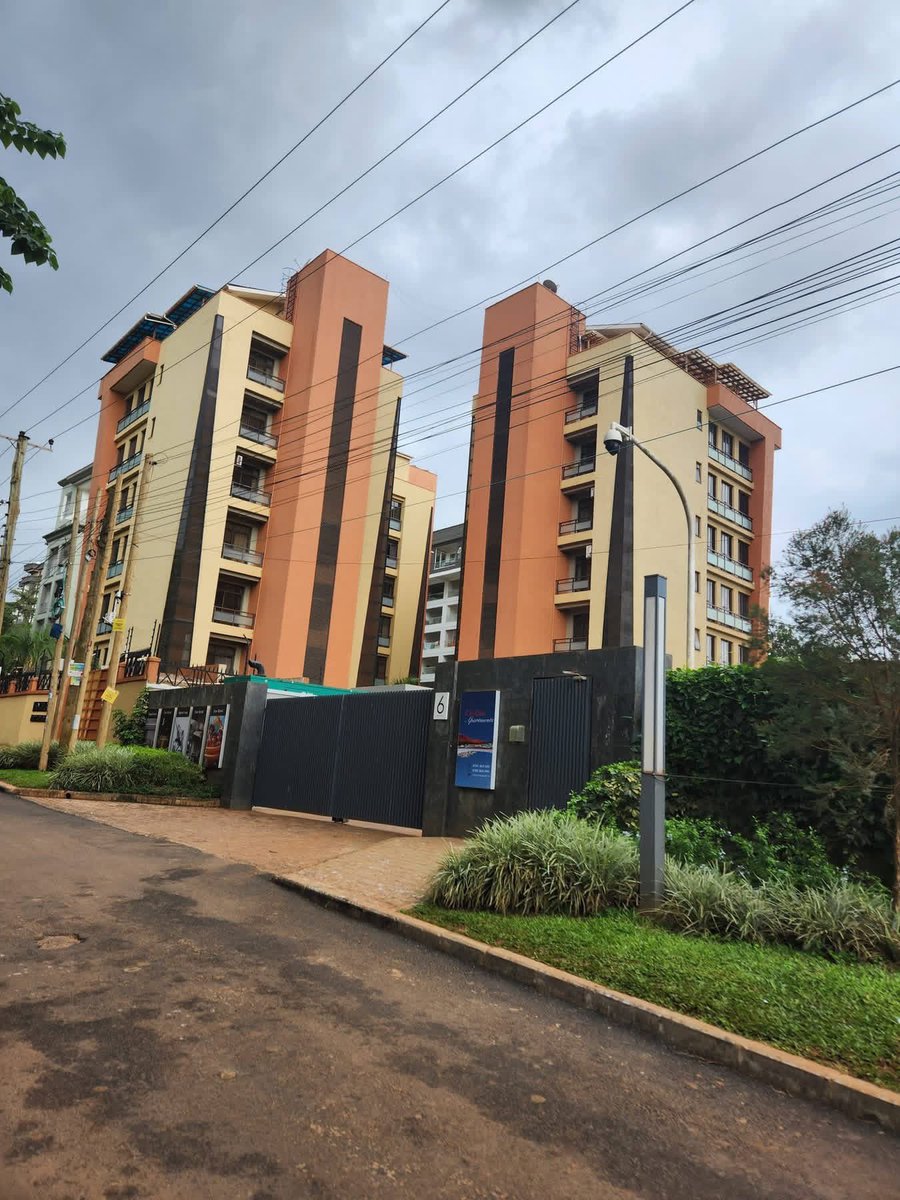 lulanzeashirafu's tweet image. What is your vision for Kampala's future? New, polished apartments are rapidly emerging, indicating a bright future for the city's development. 

This is Malcolm X Road in Kololo. 

#visituganda 🇺🇬 #ExploreUganda 🇺🇬