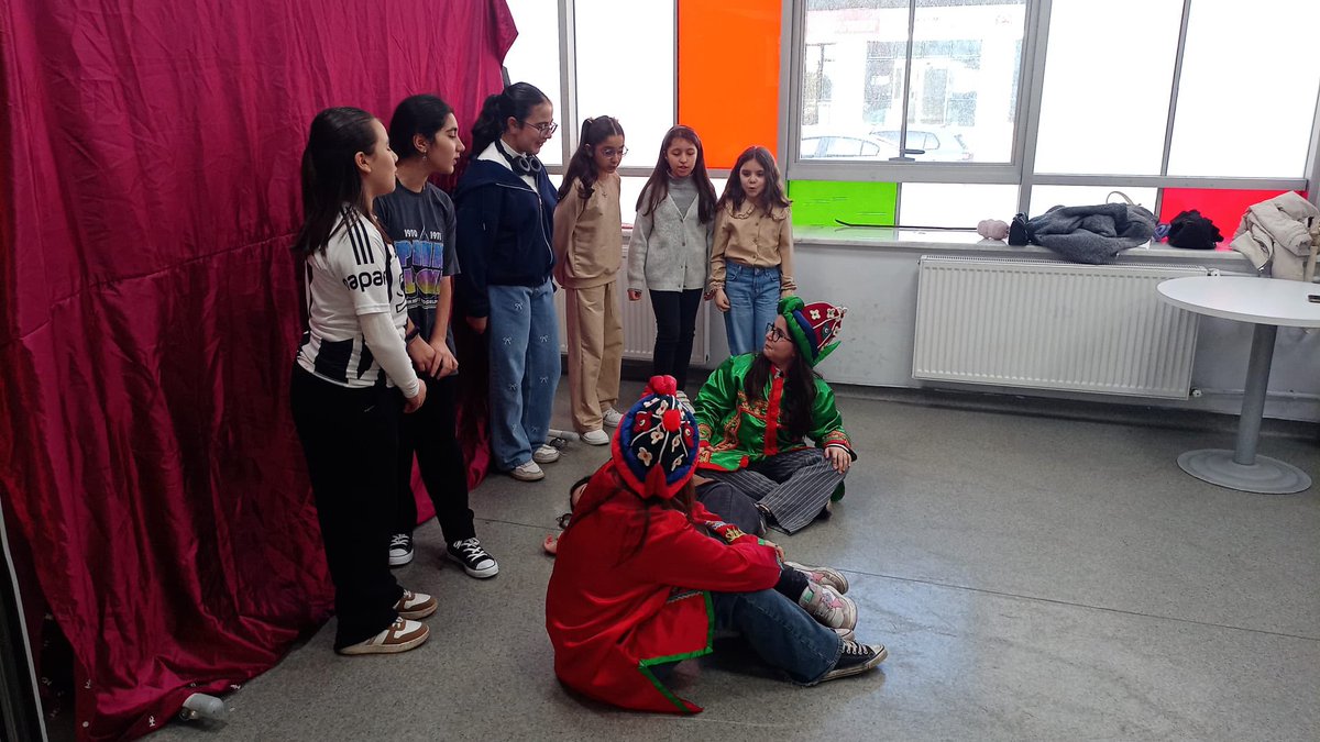 Kilimli_GM's tweet photo. KİLİMLİ GENÇLİK MERKEZİ 

Gençlik Merkezimizin tiyatro kulübünde eğitim gören gençlerimiz, Merkezimde Ramazan etkinlikleri kapsamında “Hacivat ve Karagöz” gösterisini, misafirlerimize sahnelediler… 

Gençlerimize çok teşekkür ederiz 🥰🙏🌸

@GSBgenclik https://t.co/F4cbhqKOMs