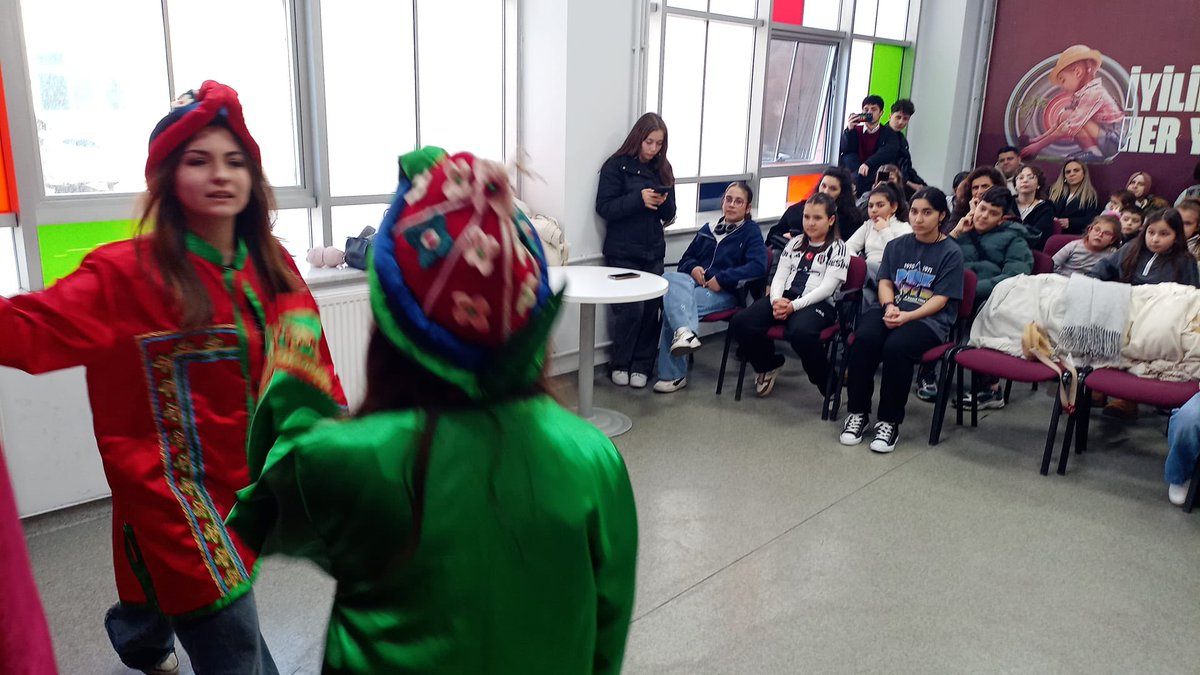 Kilimli_GM's tweet photo. KİLİMLİ GENÇLİK MERKEZİ 

Gençlik Merkezimizin tiyatro kulübünde eğitim gören gençlerimiz, Merkezimde Ramazan etkinlikleri kapsamında “Hacivat ve Karagöz” gösterisini, misafirlerimize sahnelediler… 

Gençlerimize çok teşekkür ederiz 🥰🙏🌸

@GSBgenclik https://t.co/F4cbhqKOMs