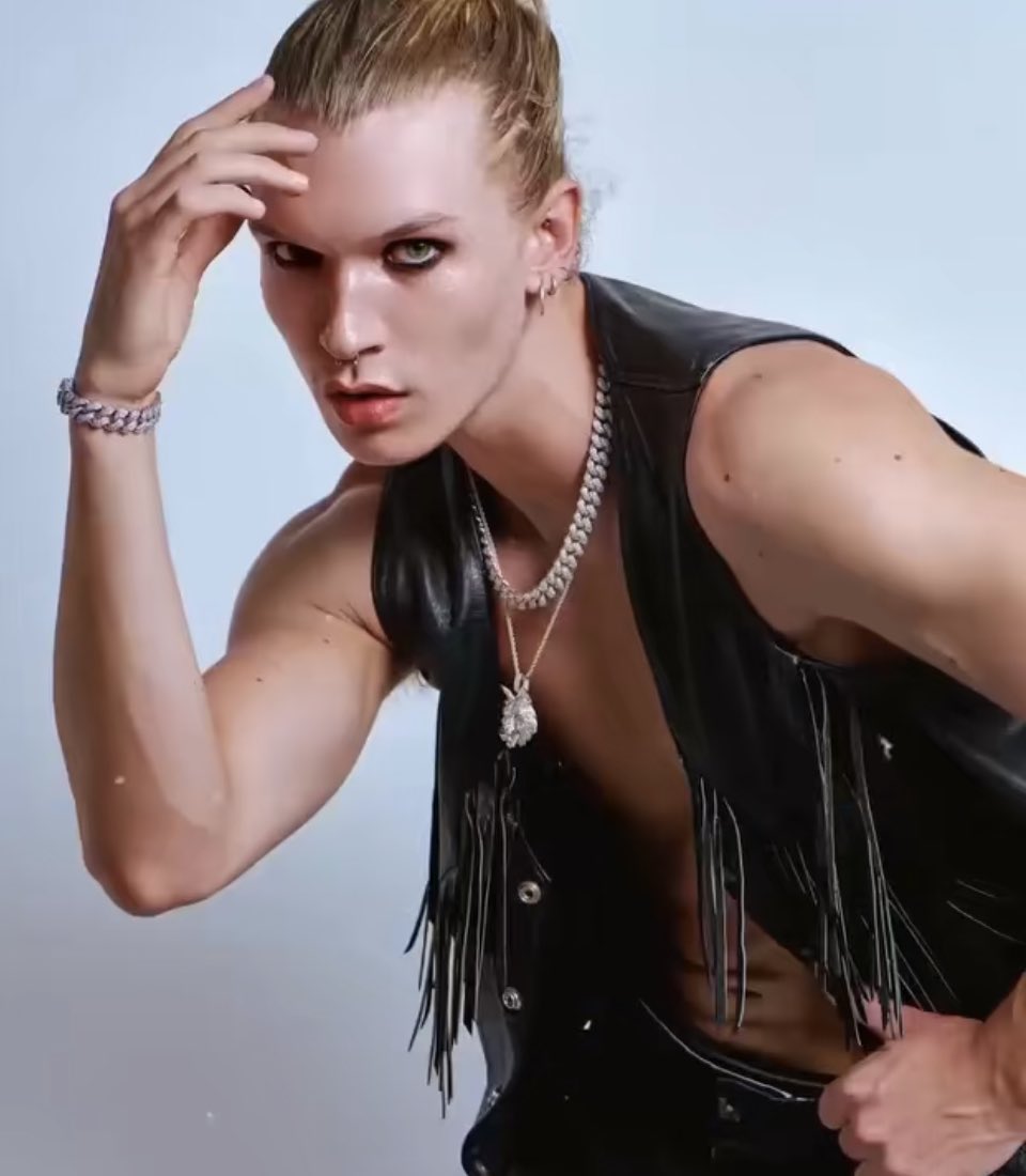 𝕍𝕖𝕣𝕒 tweet media