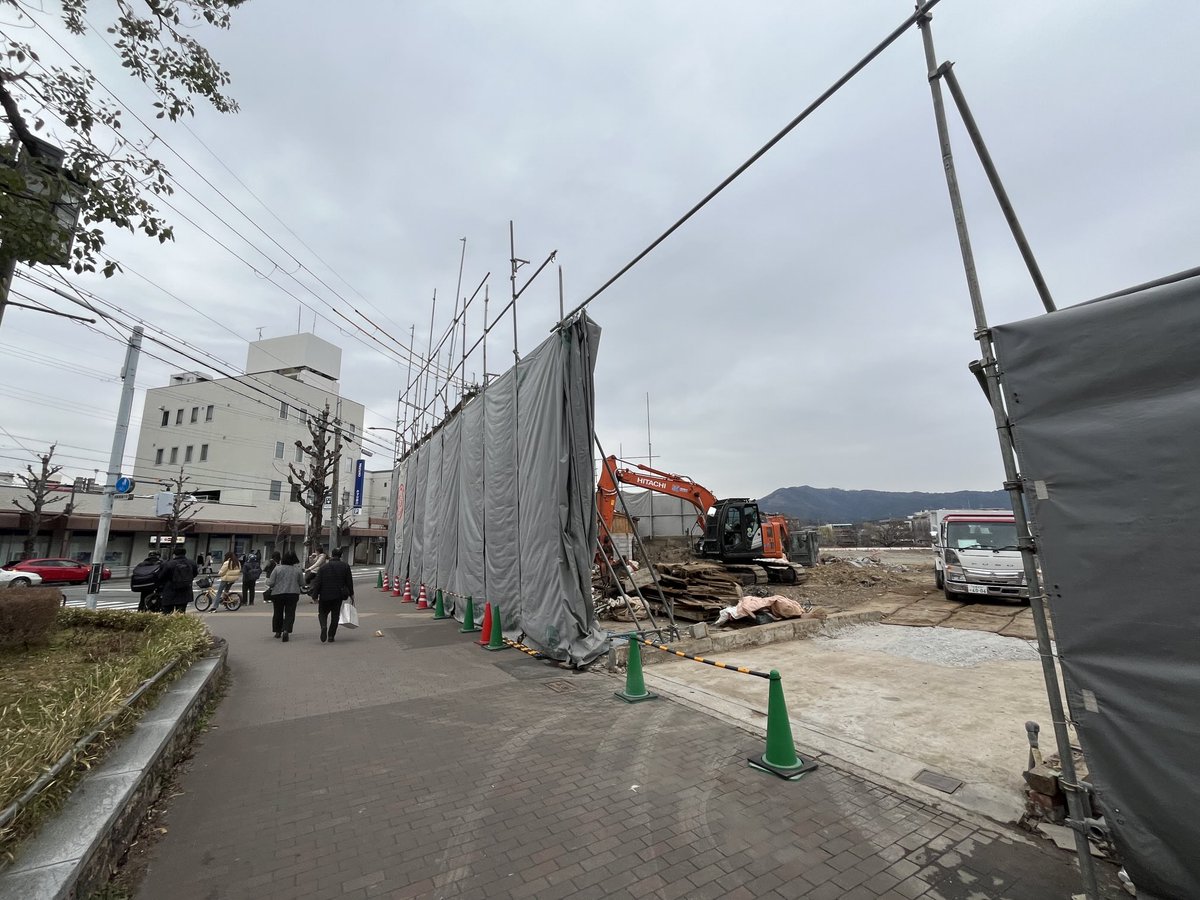Kyoto_1192's tweet photo. 「河原町今出川」南東角の建物、確か不動産会社とたこ焼き的なお店、美容室、花屋もあったかな？が、全て無くなった。 https://t.co/o8tVjjlO6Z