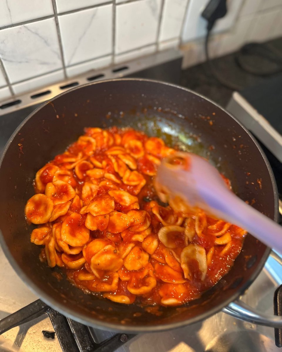 LaurasWorldza's tweet image. This bottle of Il Geco Sangiovese 2023, perfectly paired with our homemade tomato-based pasta recently, earned a #WineWednesday shout-out from us!

instagram.com/p/DWArBNeiBwP/…

Cheers to good food and wine, made right here in South Africa! 🇿🇦🍷🇮🇹

#LaurasWorld #Sangiovese #ilgeco