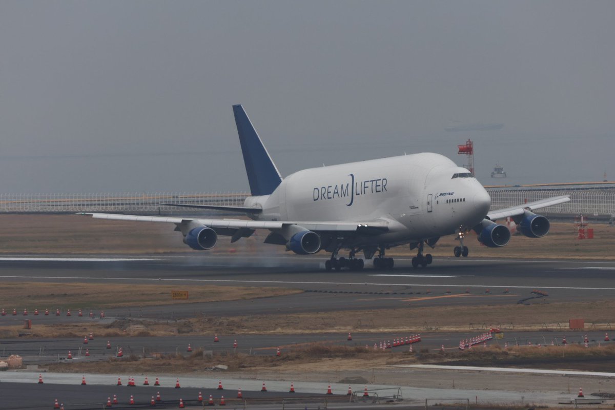 Albertkamera783's tweet image. ドリームリフターに続いてキャセイの復刻塗装来てます

B747-400LCF N249BA
A350-900　B-LRJ
#中部国際空港
#セントレア