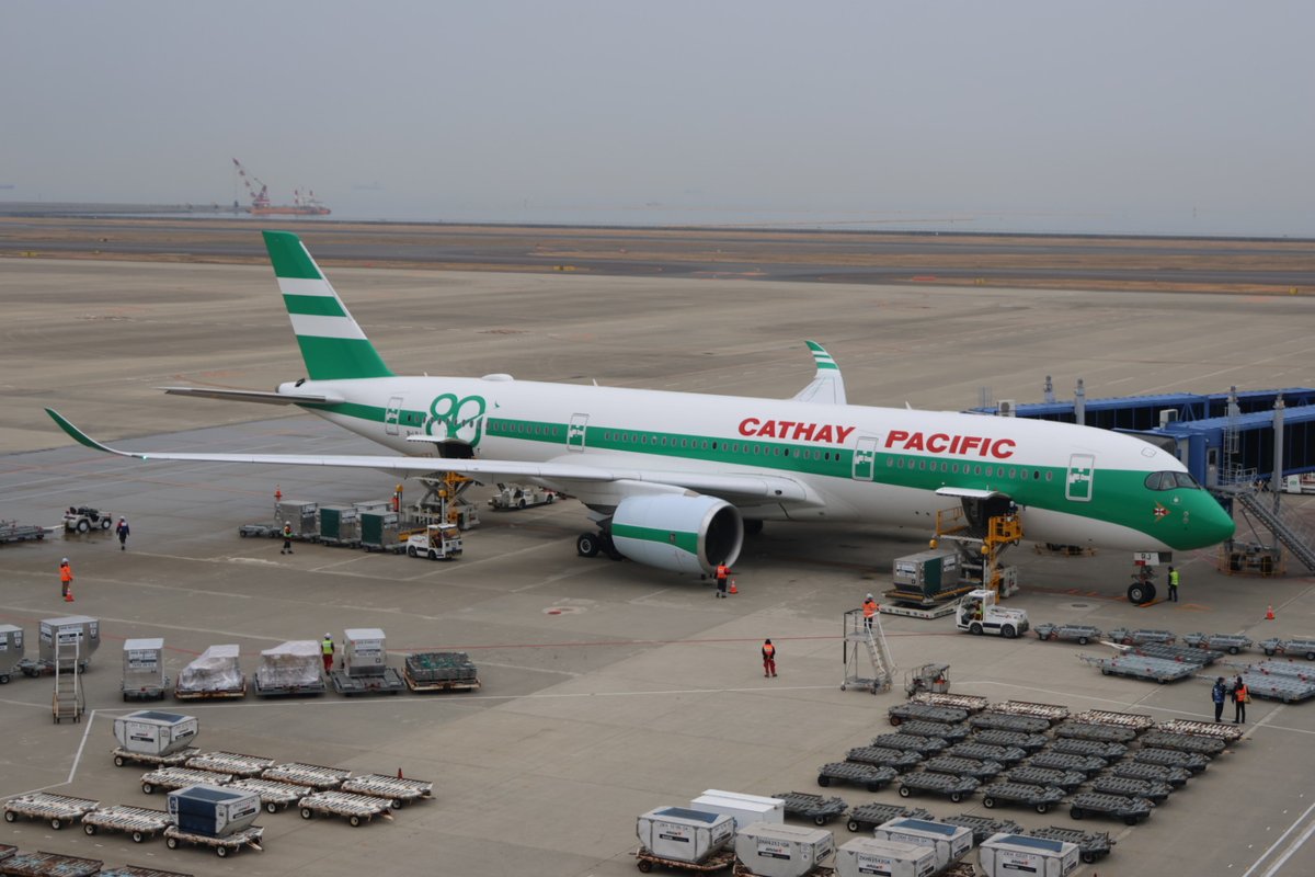 Albertkamera783's tweet image. ドリームリフターに続いてキャセイの復刻塗装来てます

B747-400LCF N249BA
A350-900　B-LRJ
#中部国際空港
#セントレア