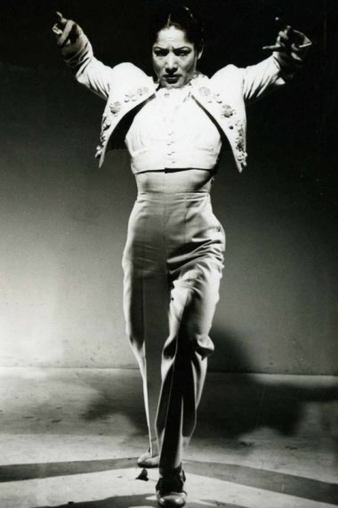 womensart1's tweet photo. Carmen Amaya (1913-1963) Spanish Romani flamenco dancer and singer from Barcelona. Called "the greatest Flamenco dancer ever", she was the first female to master footwork reserved for the best male dancers, and often wore a suit #WomensArt #WomensHistoryMonth https://t.co/IruPce8z5J