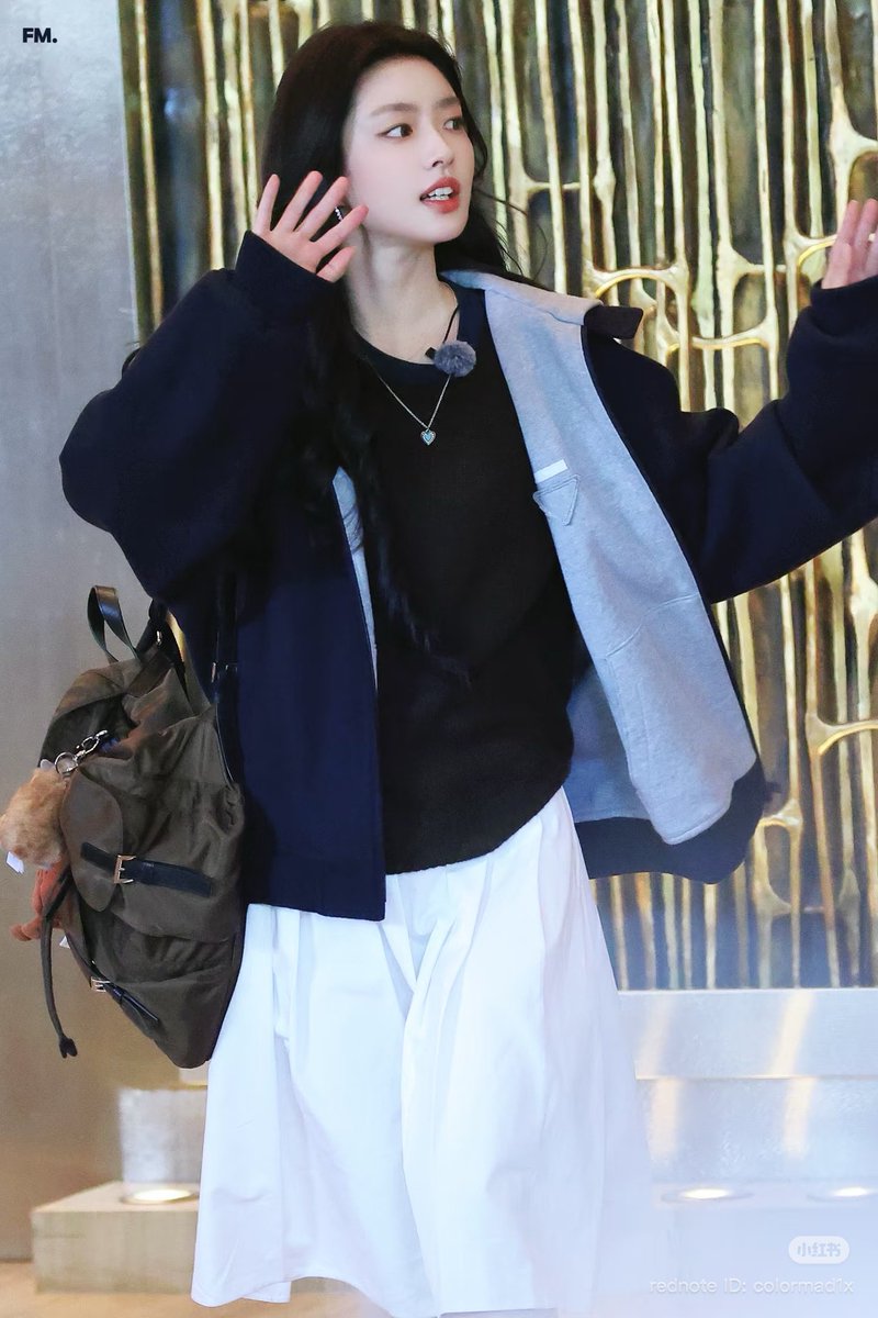 eelreaj's tweet photo. What’s with that behavior, Xuan’er? 😤
What did I just see—someone kissing you on the lips?? Not even 24 hours and you’re already cheating on our mom 😭🤣 (kidding!!)
Anyway… here’s your pretty K-drama–vibe wife’s new pic—so stunning 🫣✨🤍
#Pinger #Xuan #PrettyWife #DeluluMode https://t.co/fHiIRsBrrT