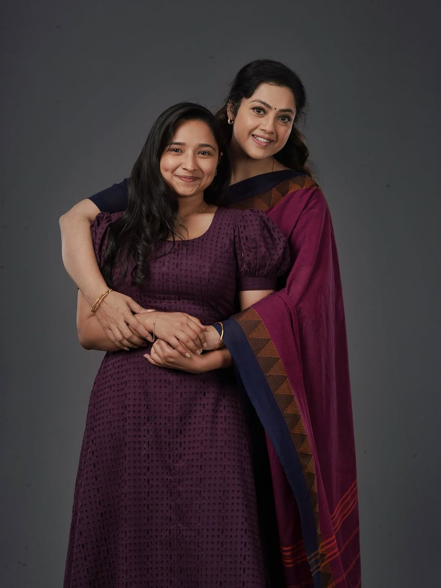 MeenaClassic16's tweet photo. More than a scene… a bond that feels real 🤍
#Meena #Roslin https://t.co/aV2RbykBU7