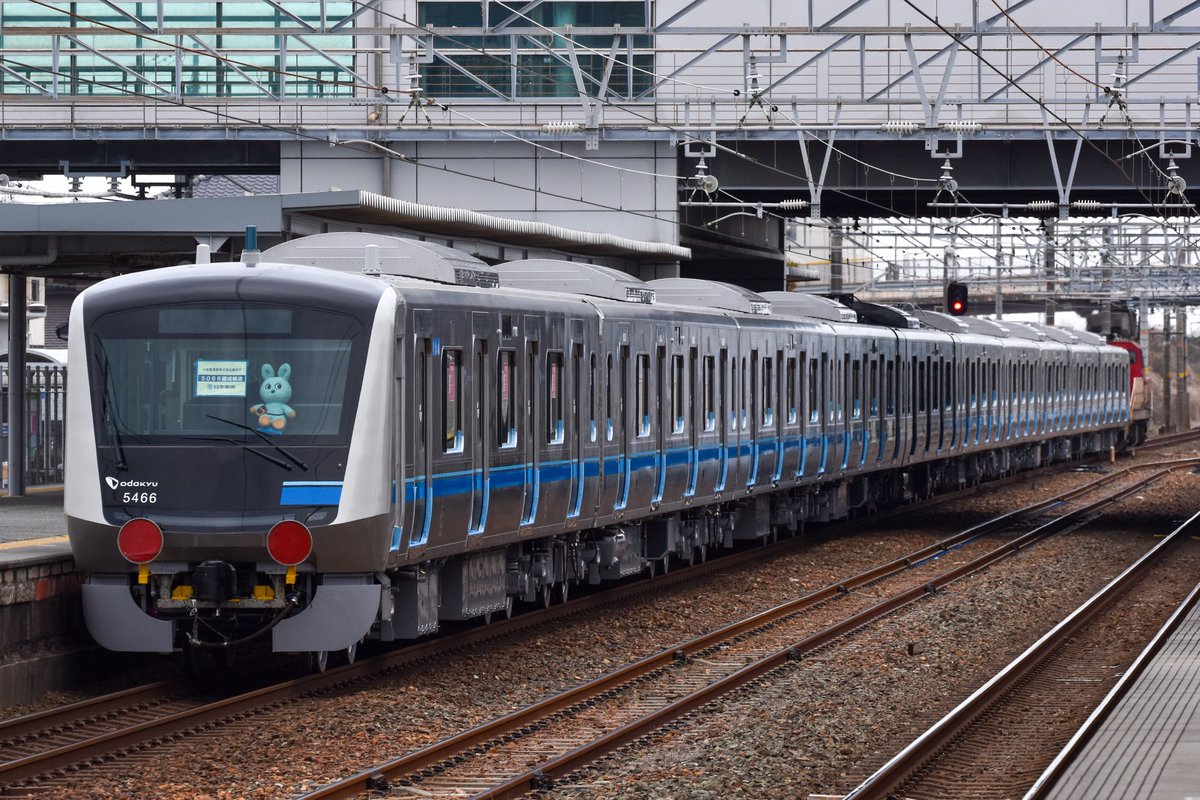 obakyu_e's tweet photo. 3/18
小田急5000形5066F(5066×10)

約2週間前に5065×10が出場したばかりですが、16本目となる5066×10が出場
2025年度は5065だけなので2026年度分でしょうか
今回の登場で合計160両が製造され、4000形 8000形と並びました https://t.co/wSHphF1n9x