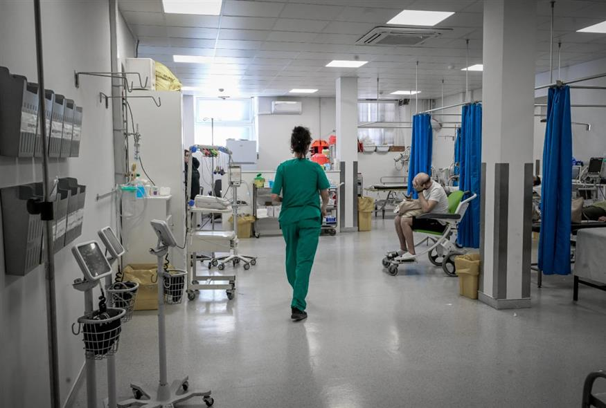 Μαραζώνει το ΕΣΥ: Μαζικές αποχωρήσεις τα τελευταία 2 χρόνια - 20.000 κενά σε οργανικές θέσεις!!!

«Σήμερα στα Νοσοκομεία υπηρετούν 3.000 λιγότεροι εργαζόμενοι από την 1/1/2023» σημειώνει η Ομοσπονδία των Εργαζομένων στα Δημόσια Νοσοκομεία!!!

Για πες κι εσύ, Άδωνη;