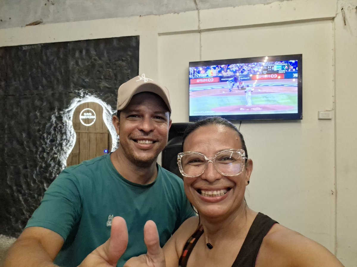namird's tweet photo. Desde AREP🫓INT #ELPUNTODELAAREPA viendo la final por @Canal_Televen desde Puerto Asís Putumayo Colombia #BEISBOLxTELEVEN 🇻🇪🇻🇪🇻🇪🇻🇪🇻🇪 https://t.co/Slg8bClcNV