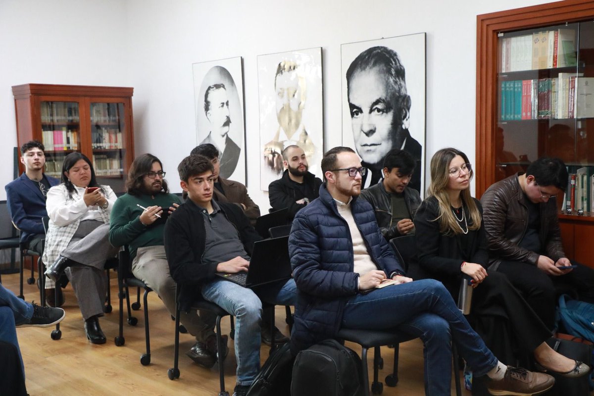 Departamento de Derecho Constitucional- UExternado tweet media