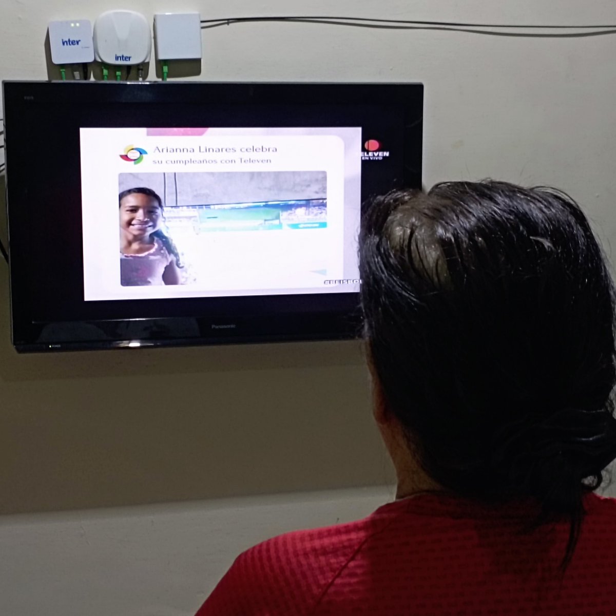 Saludos desde el refugio, Yaracuy,  en pantalla gigante, feliz cumpleaños a la tía Mirna que cumple 100 años hoy, arriba Venezuela <a href="/guillearcay/">Guillermo Arcay</a>  #BeisbolXTeleven